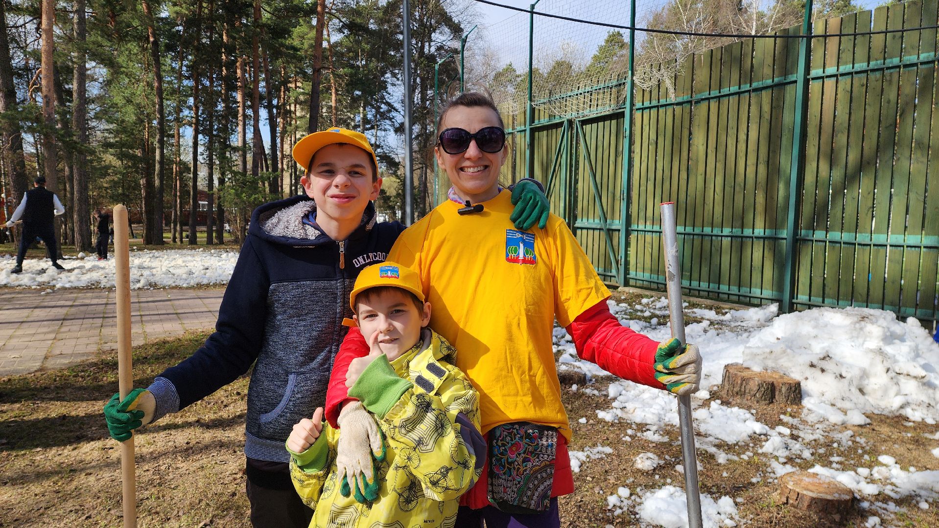 красногорск, субботник, детский городок Сказочный, общество инвалидов, особенные дети,