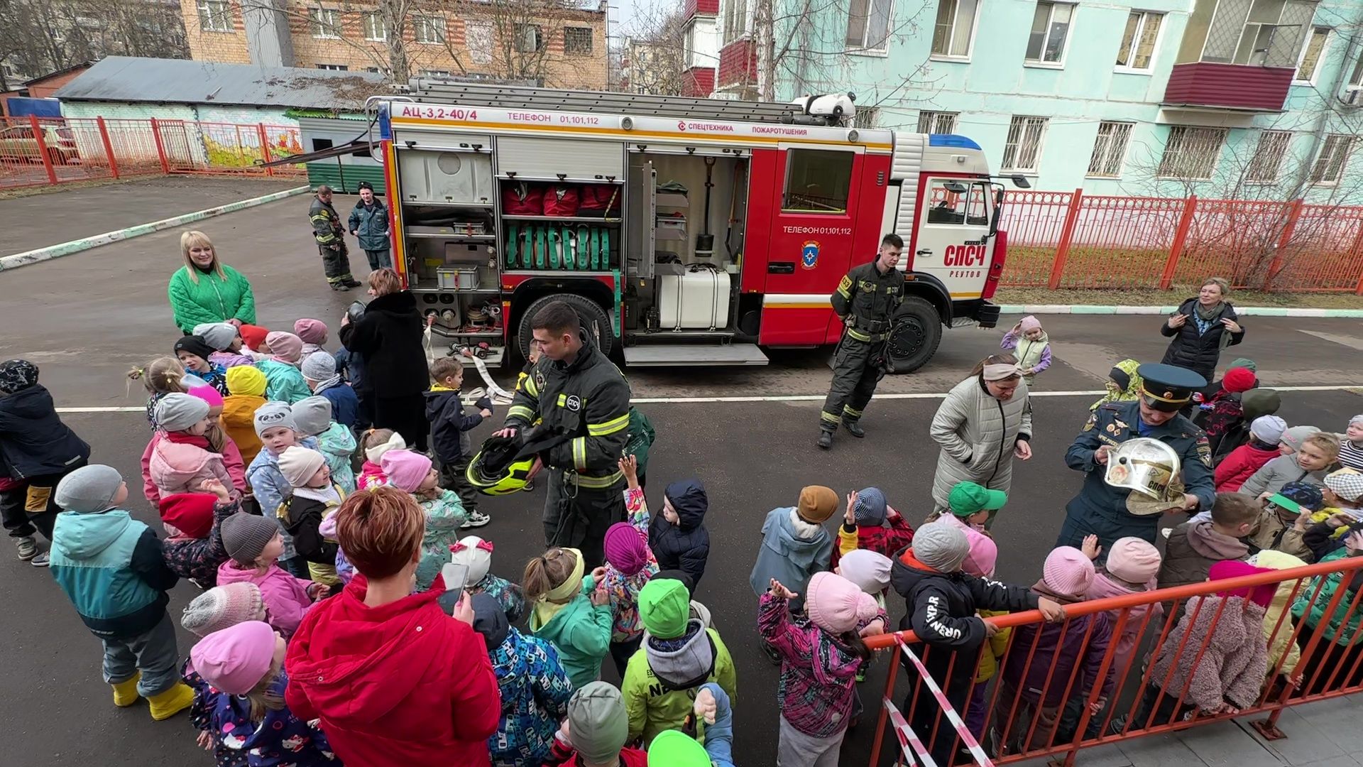 Реутов, детский, сад, МЧС, пожарная техника, люстра, пожарный рукав, вода,