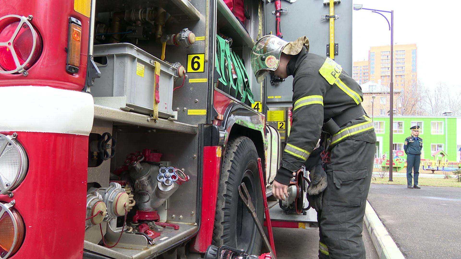 Реутов, детский, сад, МЧС, пожарная техника, люстра, пожарный рукав, вода,