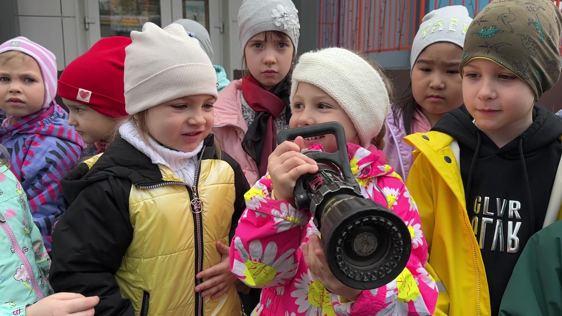 Реутов, детский, сад, МЧС, пожарная техника, люстра, пожарный рукав, вода,
