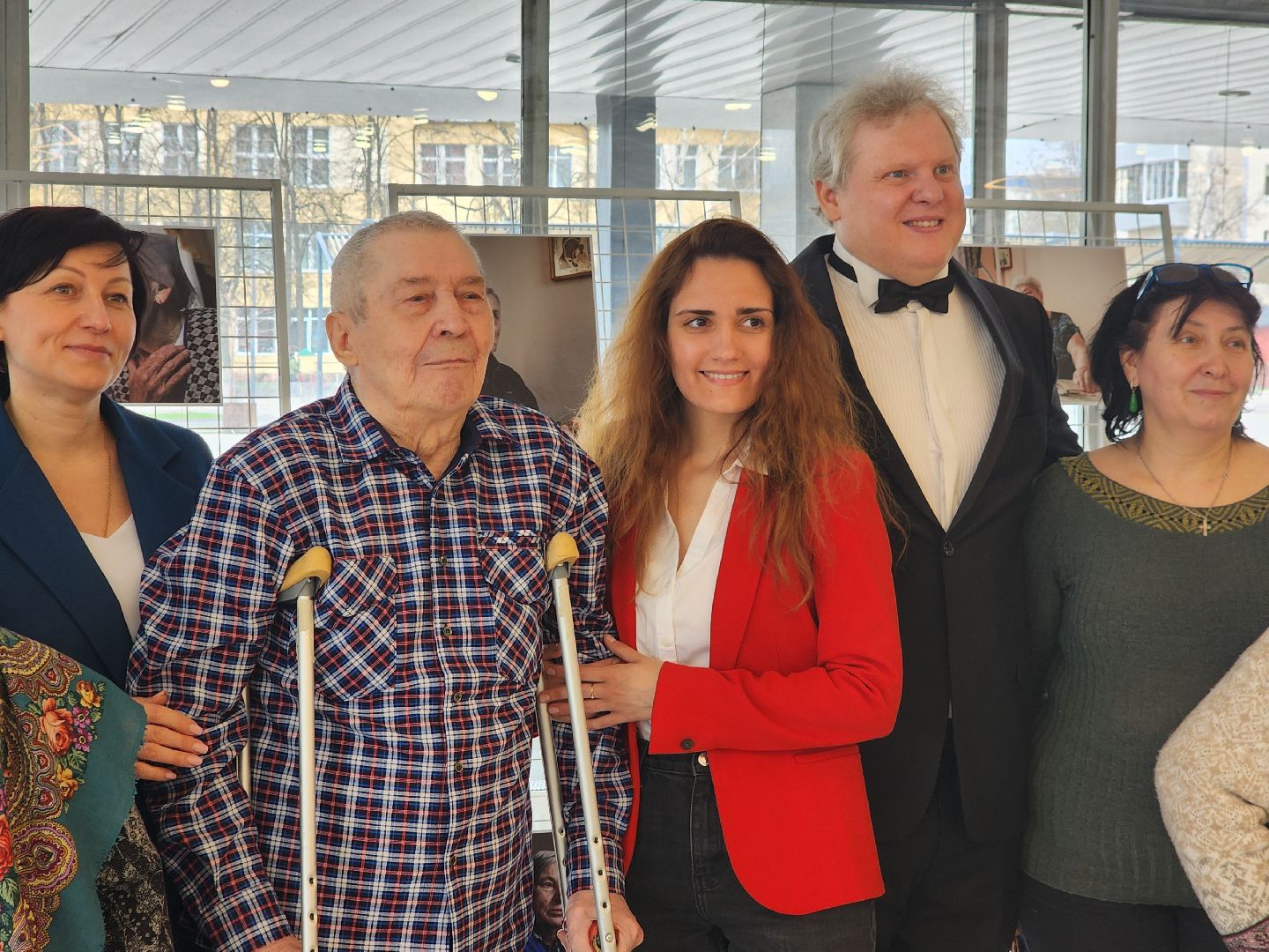 серебряные волонтеры, интернат, пожилые люди, экспозиция, фотовыставка, помощь людям,