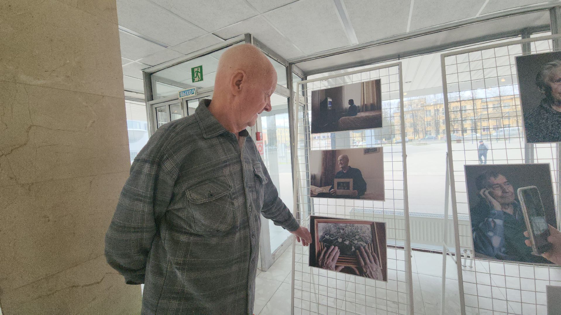 серебряные волонтеры, интернат, пожилые люди, экспозиция, фотовыставка, помощь людям,