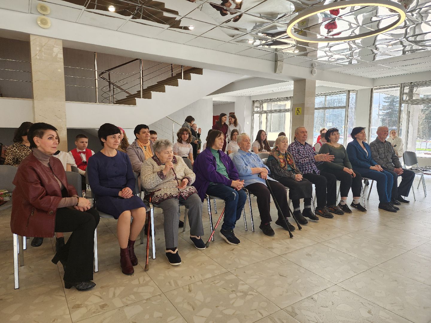 серебряные волонтеры, интернат, пожилые люди, экспозиция, фотовыставка, помощь людям,