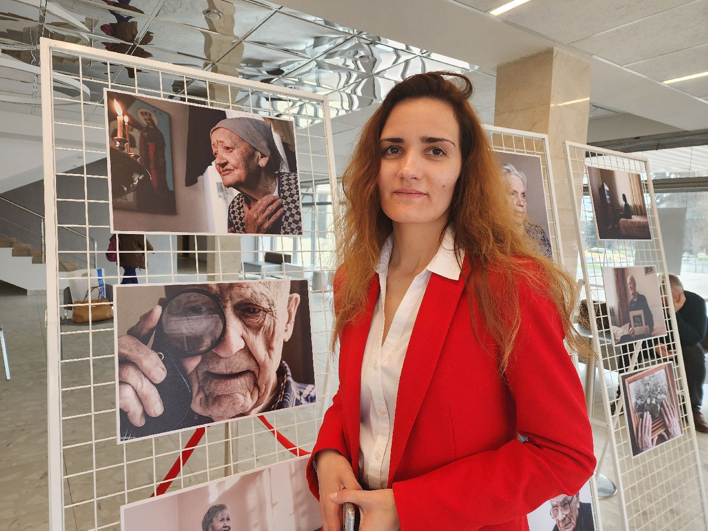 серебряные волонтеры, интернат, пожилые люди, экспозиция, фотовыставка, помощь людям,