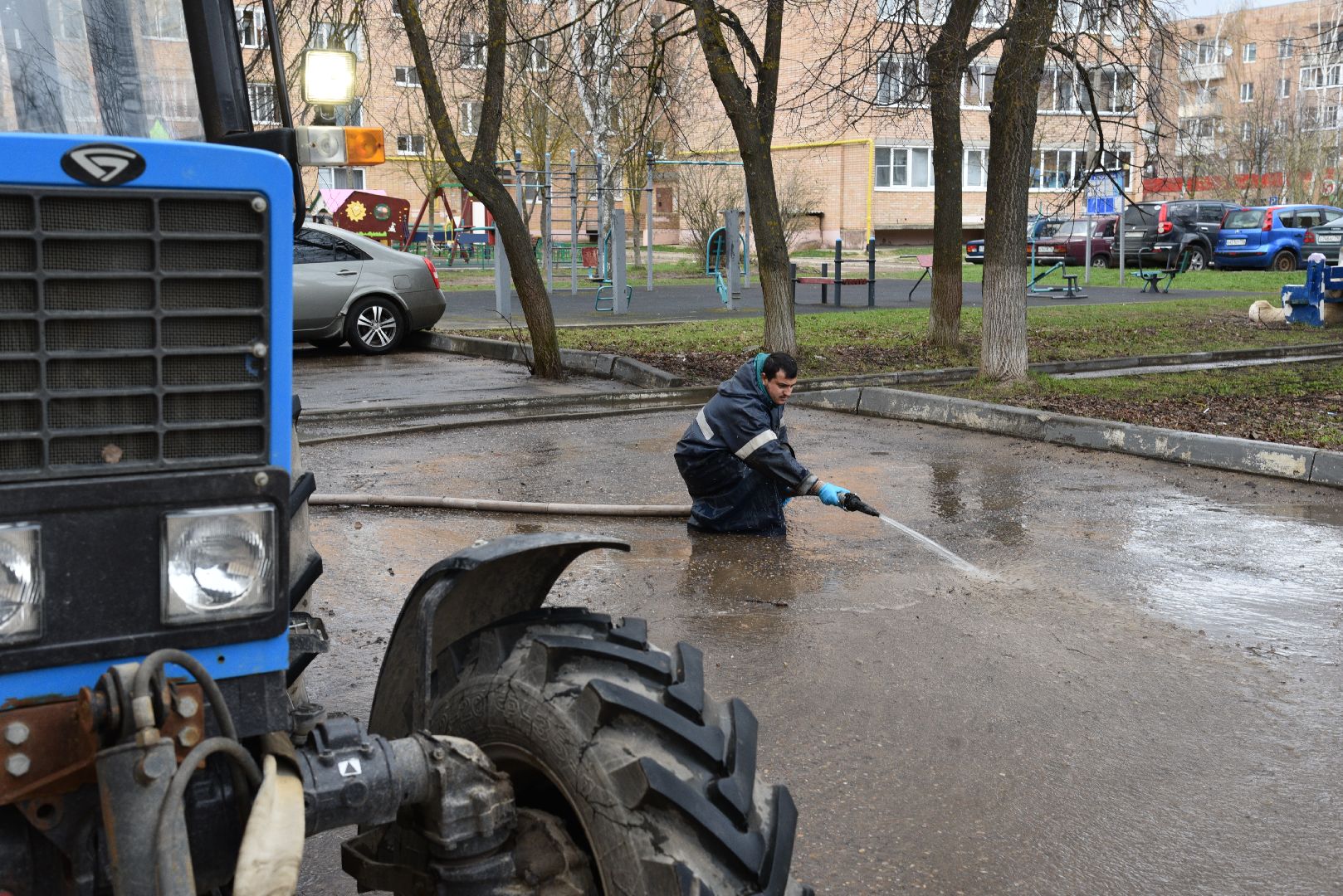 лотошино, благоуйстройство, уборка дворов после зимы, уборка детских площадок,