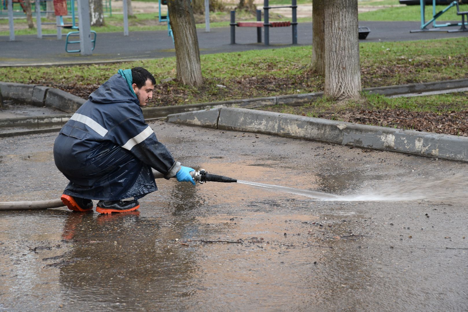 лотошино, благоуйстройство, уборка дворов после зимы, уборка детских площадок,