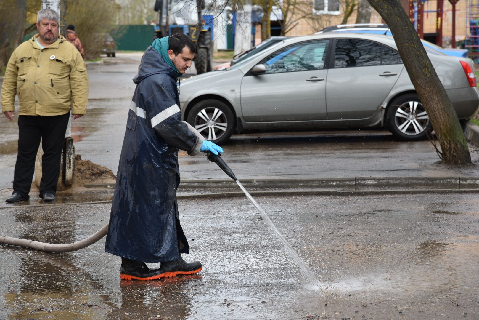 лотошино, благоуйстройство, уборка дворов после зимы, уборка детских площадок,