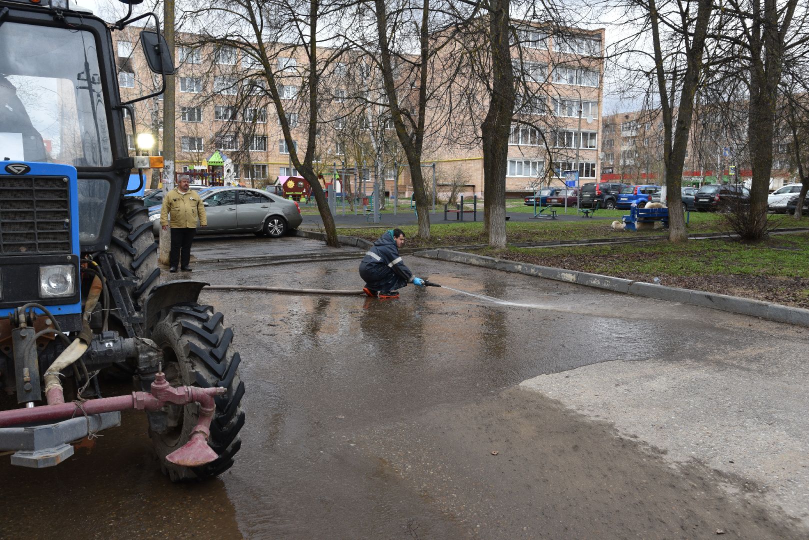 лотошино, благоуйстройство, уборка дворов после зимы, уборка детских площадок,