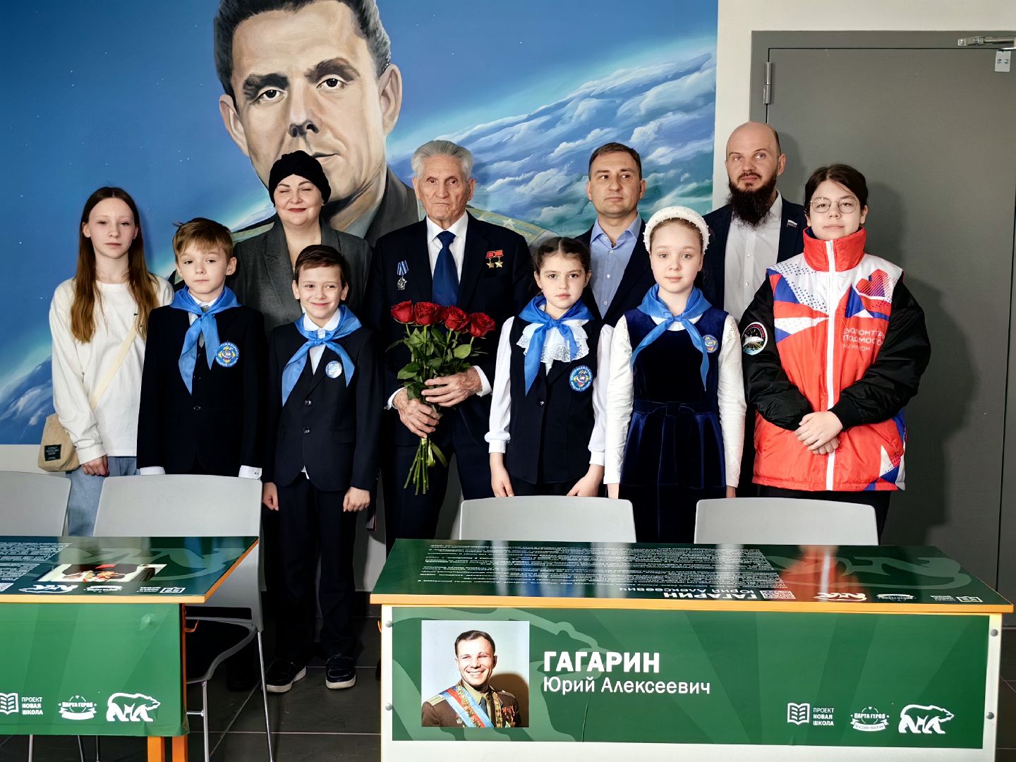 парта героя, космонавт борис волынов, торжественное открытие, школа имени Комарова,