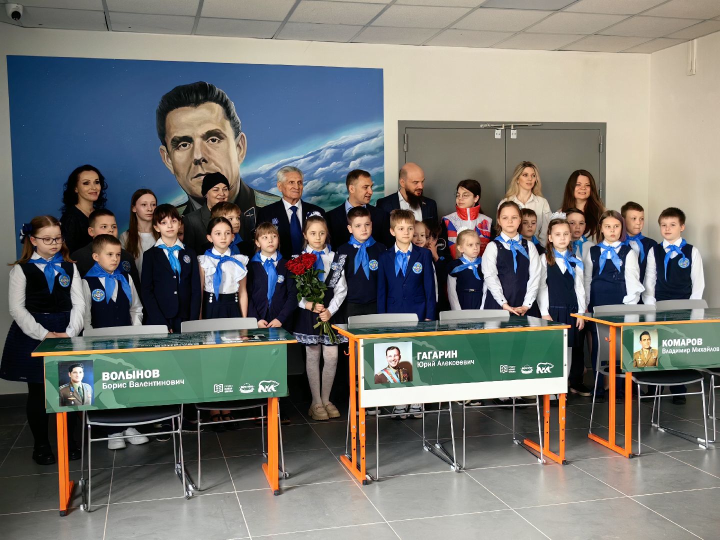 парта героя, космонавт борис волынов, торжественное открытие, школа имени Комарова,