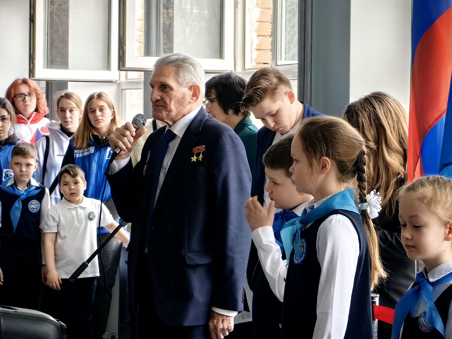 парта героя, космонавт борис волынов, торжественное открытие, школа имени Комарова,