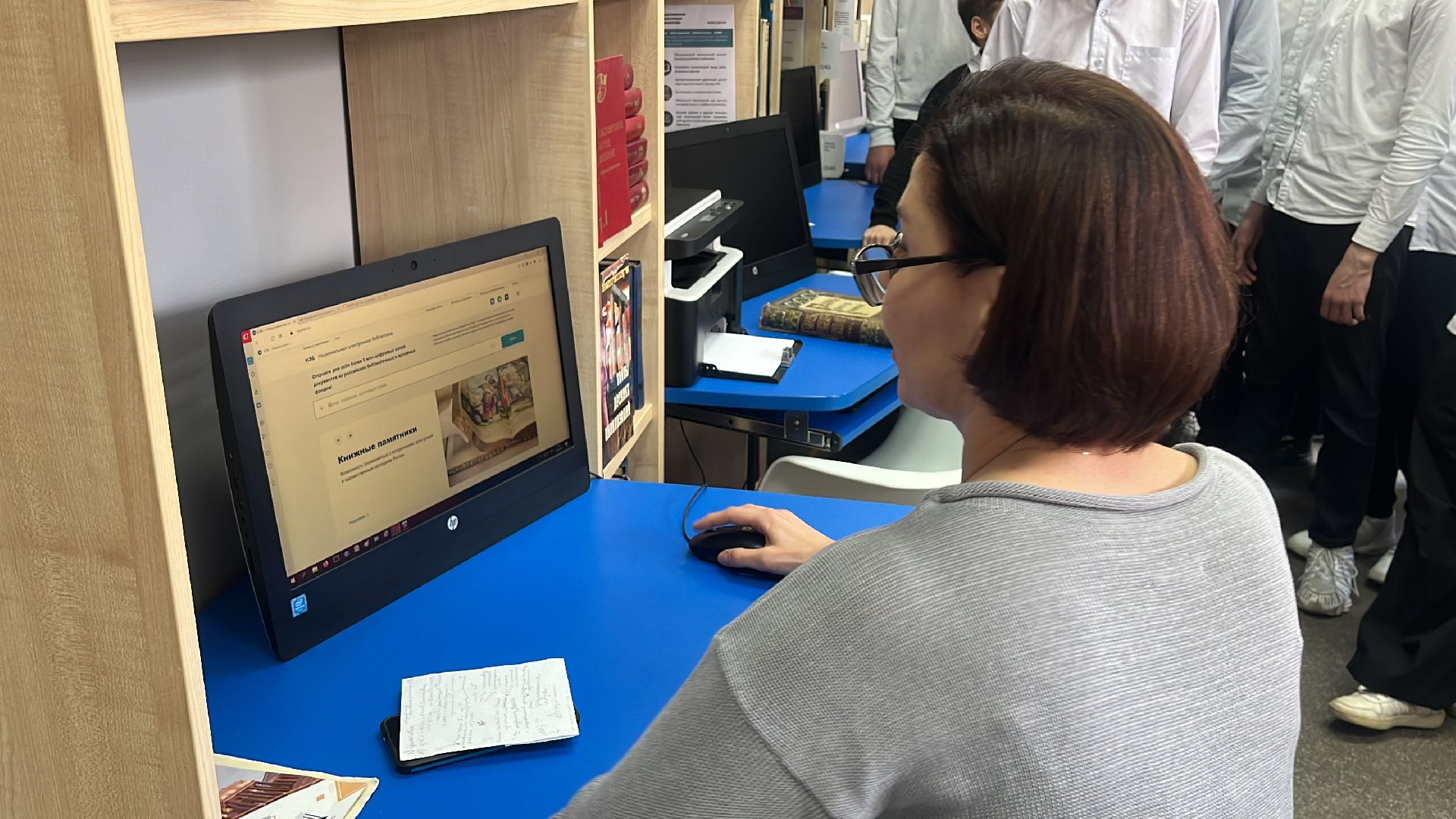 школьники, профориентация, экскурсия, экскурсия для школьников, библио-холл, библиотека,