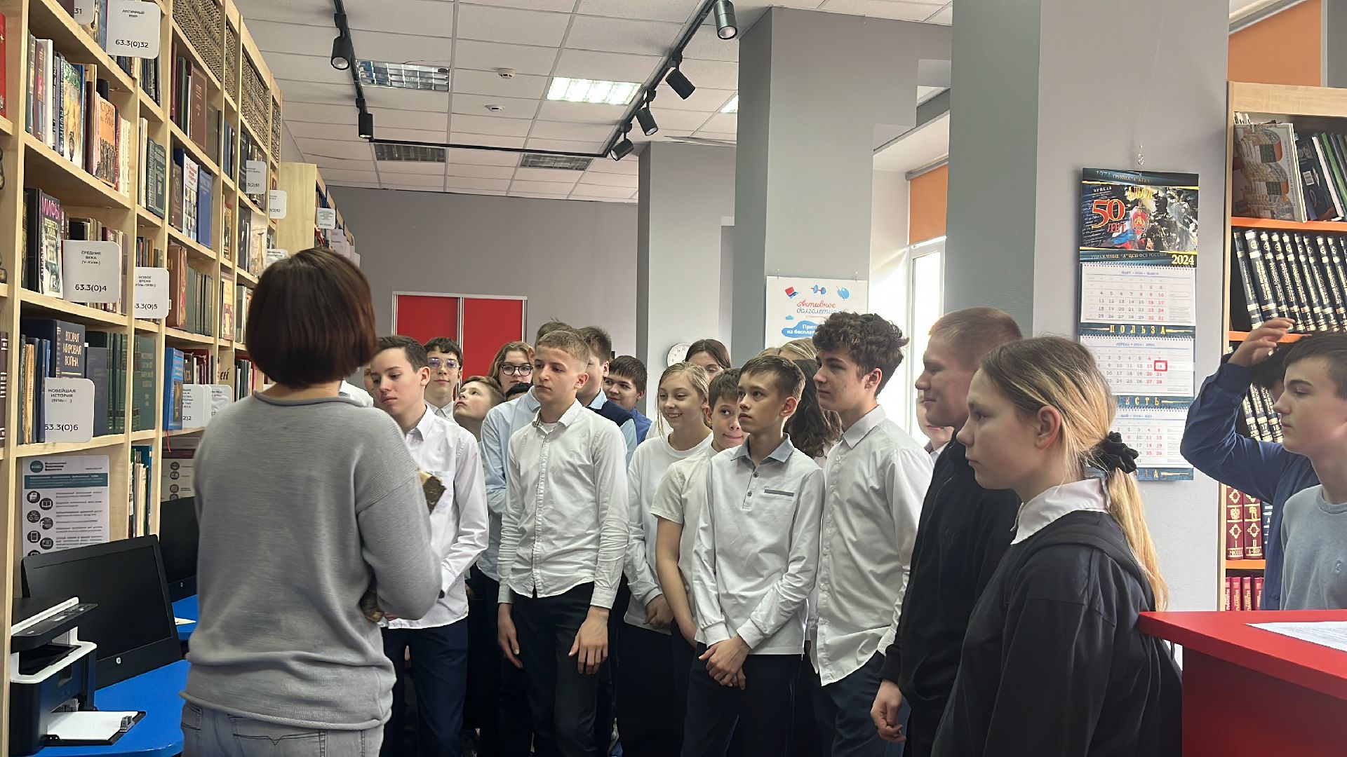 школьники, профориентация, экскурсия, экскурсия для школьников, библио-холл, библиотека,