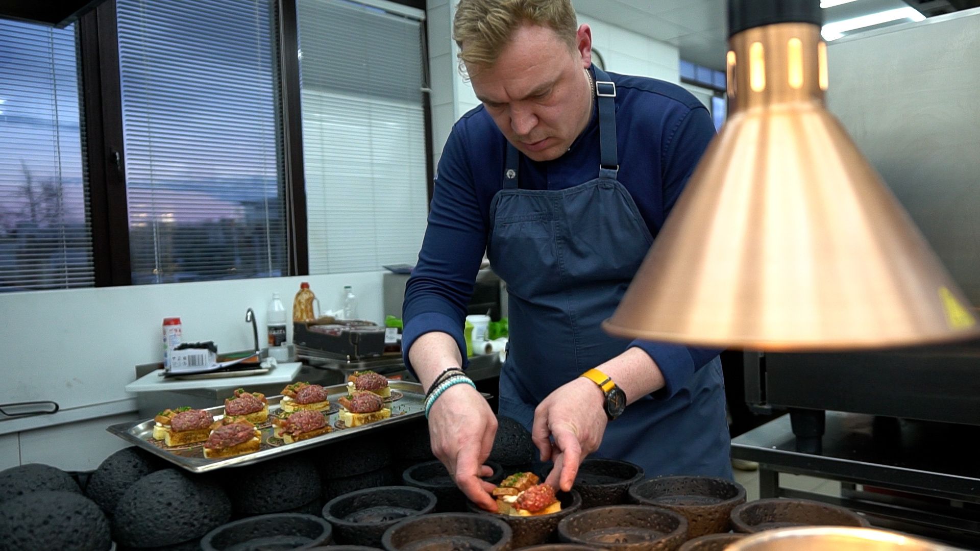 гастро, ужин, гастрономический вечер, Егорьевск, Владимир, Ржев, бабагануш, тартар, лук, сыр, креветки, лосось, чрная смородина, говядина, ягненок, десерт, мильфей, малина, еда,