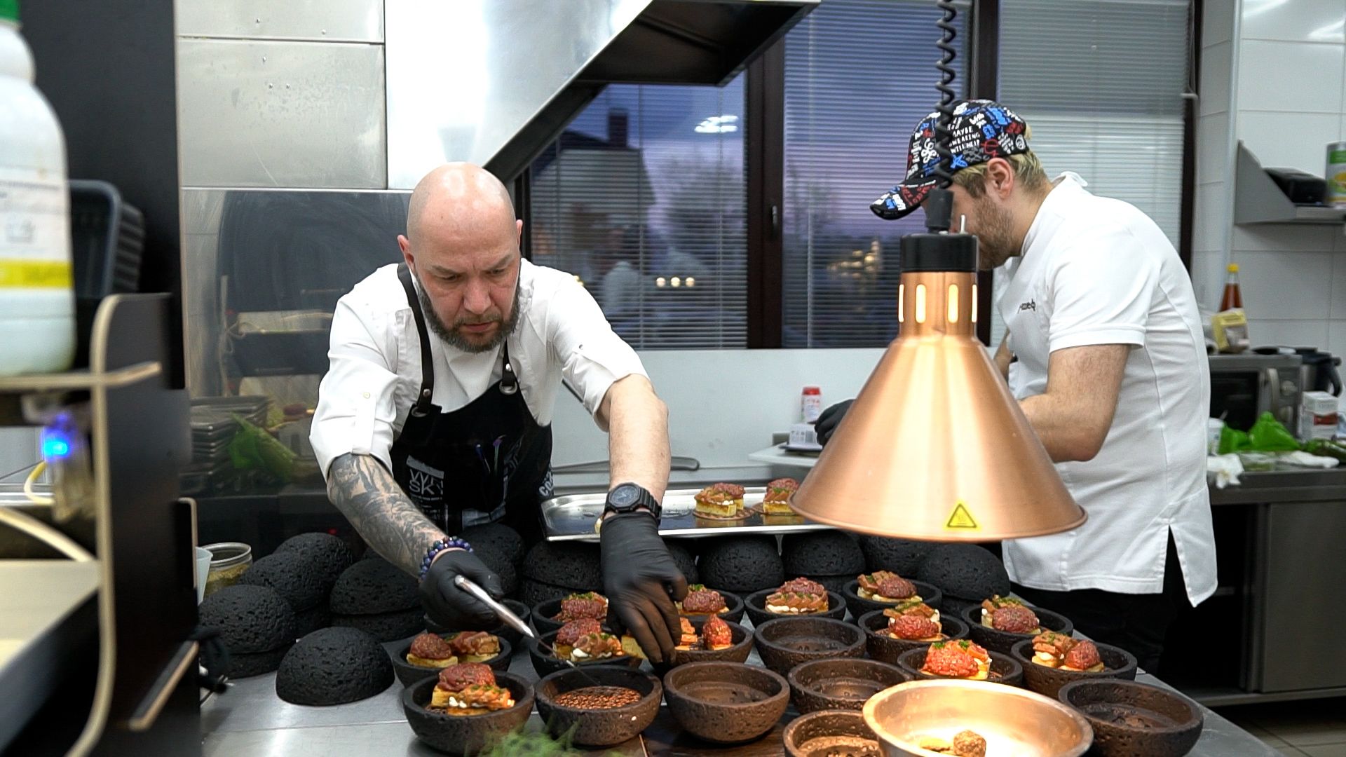 гастро, ужин, гастрономический вечер, Егорьевск, Владимир, Ржев, бабагануш, тартар, лук, сыр, креветки, лосось, чрная смородина, говядина, ягненок, десерт, мильфей, малина, еда,