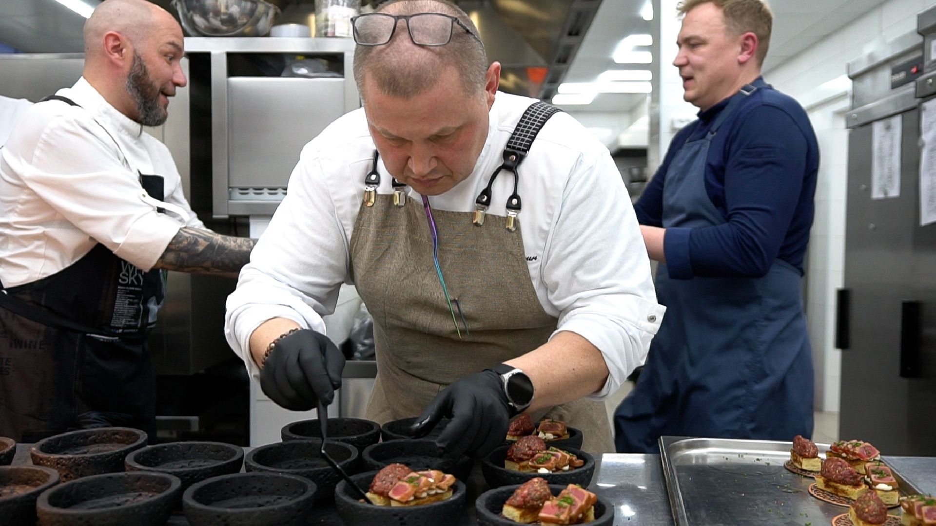 гастро, ужин, гастрономический вечер, Егорьевск, Владимир, Ржев, бабагануш, тартар, лук, сыр, креветки, лосось, чрная смородина, говядина, ягненок, десерт, мильфей, малина, еда,