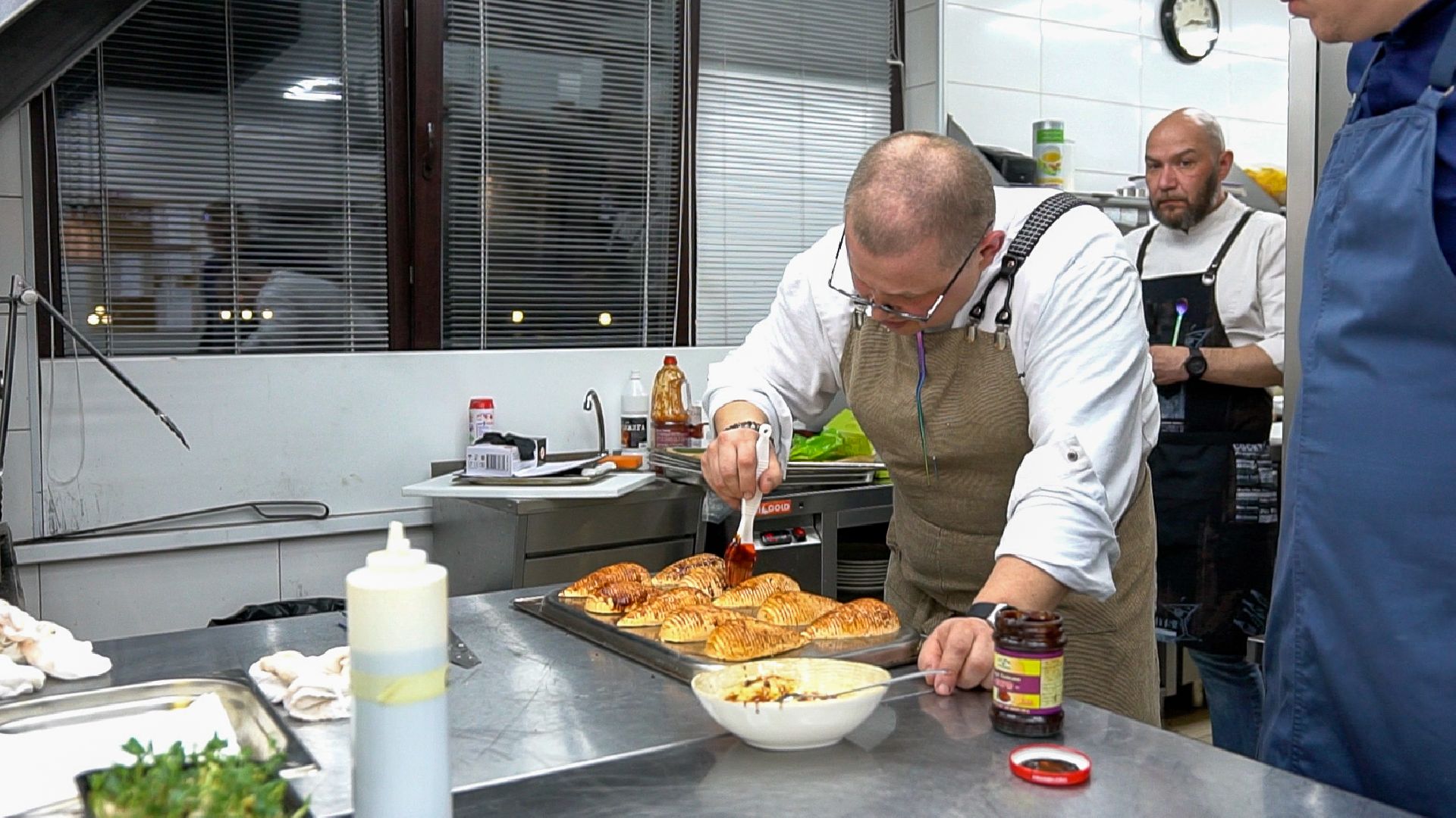 гастро, ужин, гастрономический вечер, Егорьевск, Владимир, Ржев, бабагануш, тартар, лук, сыр, креветки, лосось, чрная смородина, говядина, ягненок, десерт, мильфей, малина, еда,