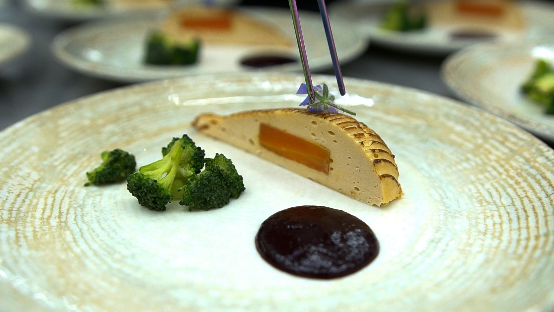 гастро, ужин, гастрономический вечер, Егорьевск, Владимир, Ржев, бабагануш, тартар, лук, сыр, креветки, лосось, чрная смородина, говядина, ягненок, десерт, мильфей, малина, еда,