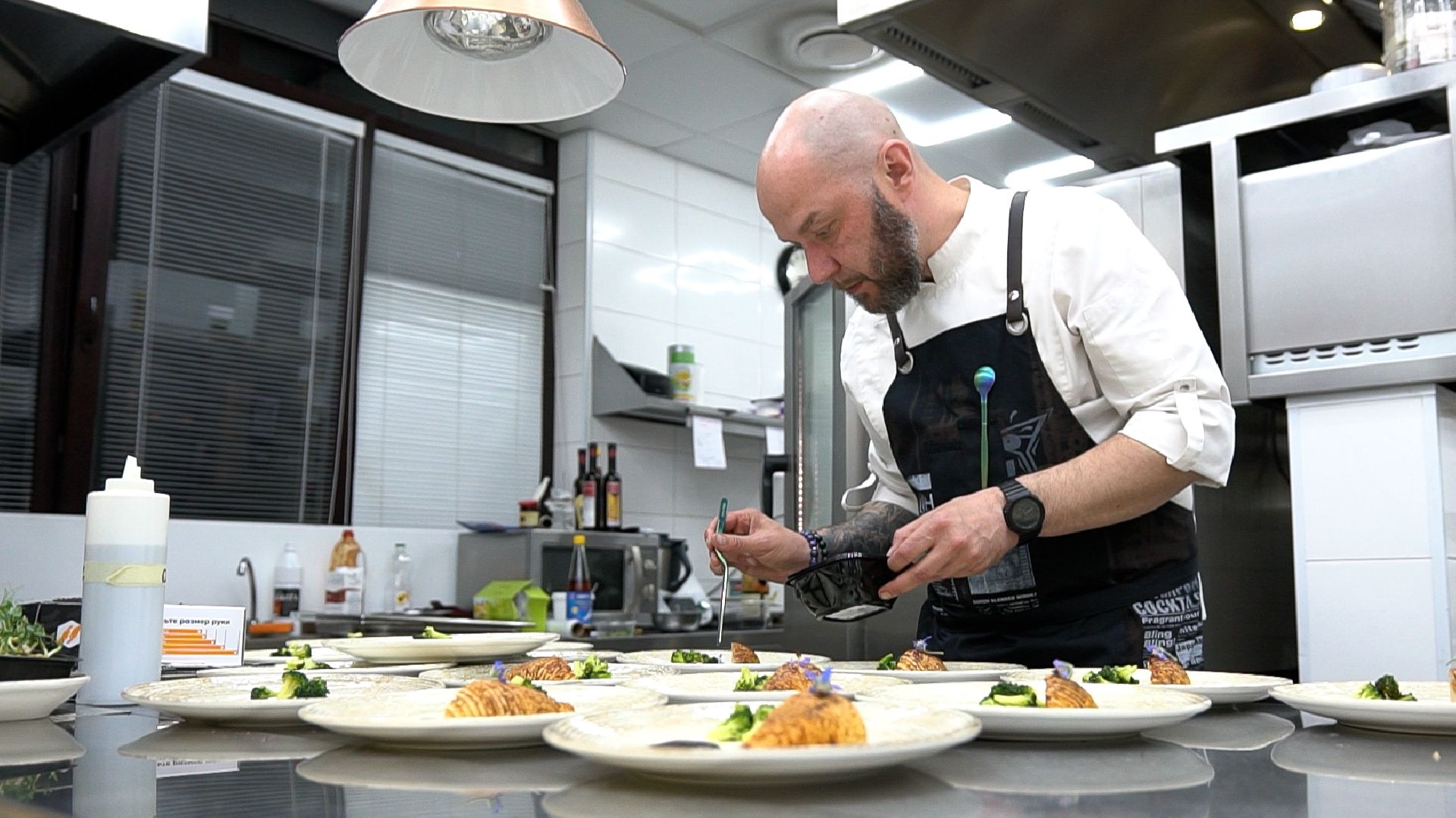 гастро, ужин, гастрономический вечер, Егорьевск, Владимир, Ржев, бабагануш, тартар, лук, сыр, креветки, лосось, чрная смородина, говядина, ягненок, десерт, мильфей, малина, еда,