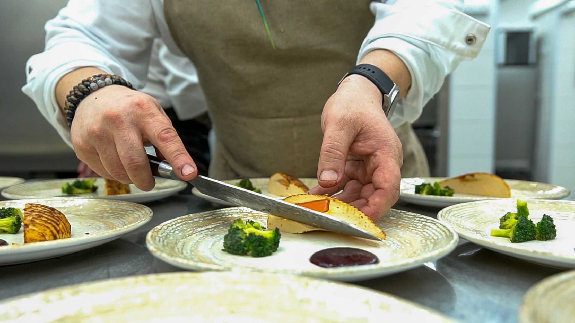 гастро, ужин, гастрономический вечер, Егорьевск, Владимир, Ржев, бабагануш, тартар, лук, сыр, креветки, лосось, чрная смородина, говядина, ягненок, десерт, мильфей, малина, еда,