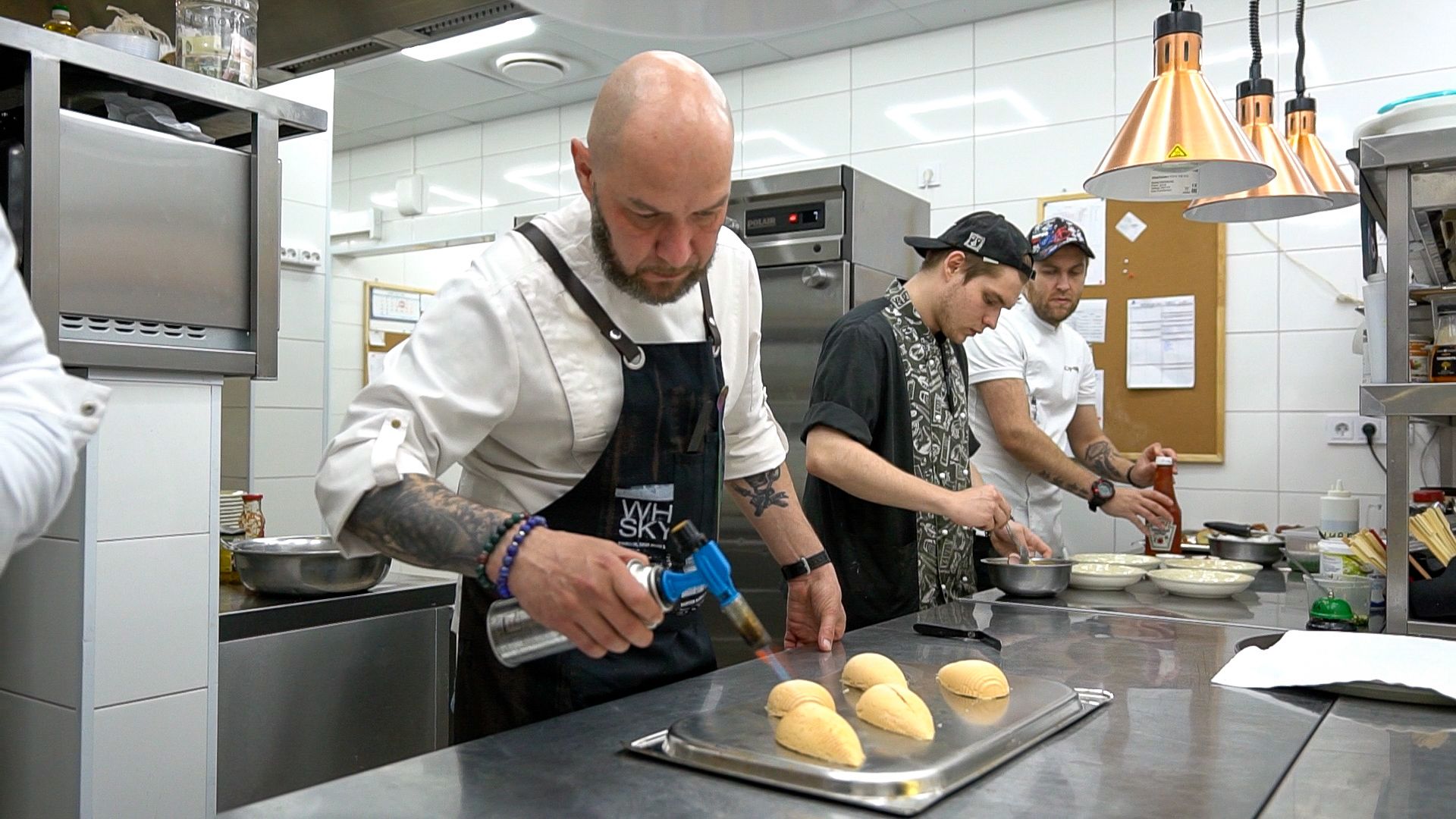 гастро, ужин, гастрономический вечер, Егорьевск, Владимир, Ржев, бабагануш, тартар, лук, сыр, креветки, лосось, чрная смородина, говядина, ягненок, десерт, мильфей, малина, еда,