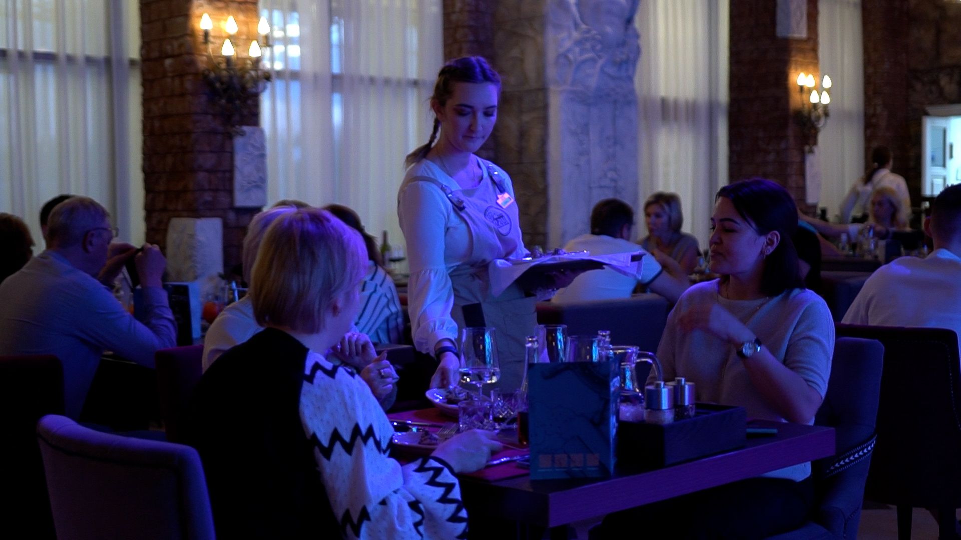 гастро, ужин, гастрономический вечер, Егорьевск, Владимир, Ржев, бабагануш, тартар, лук, сыр, креветки, лосось, чрная смородина, говядина, ягненок, десерт, мильфей, малина, еда,