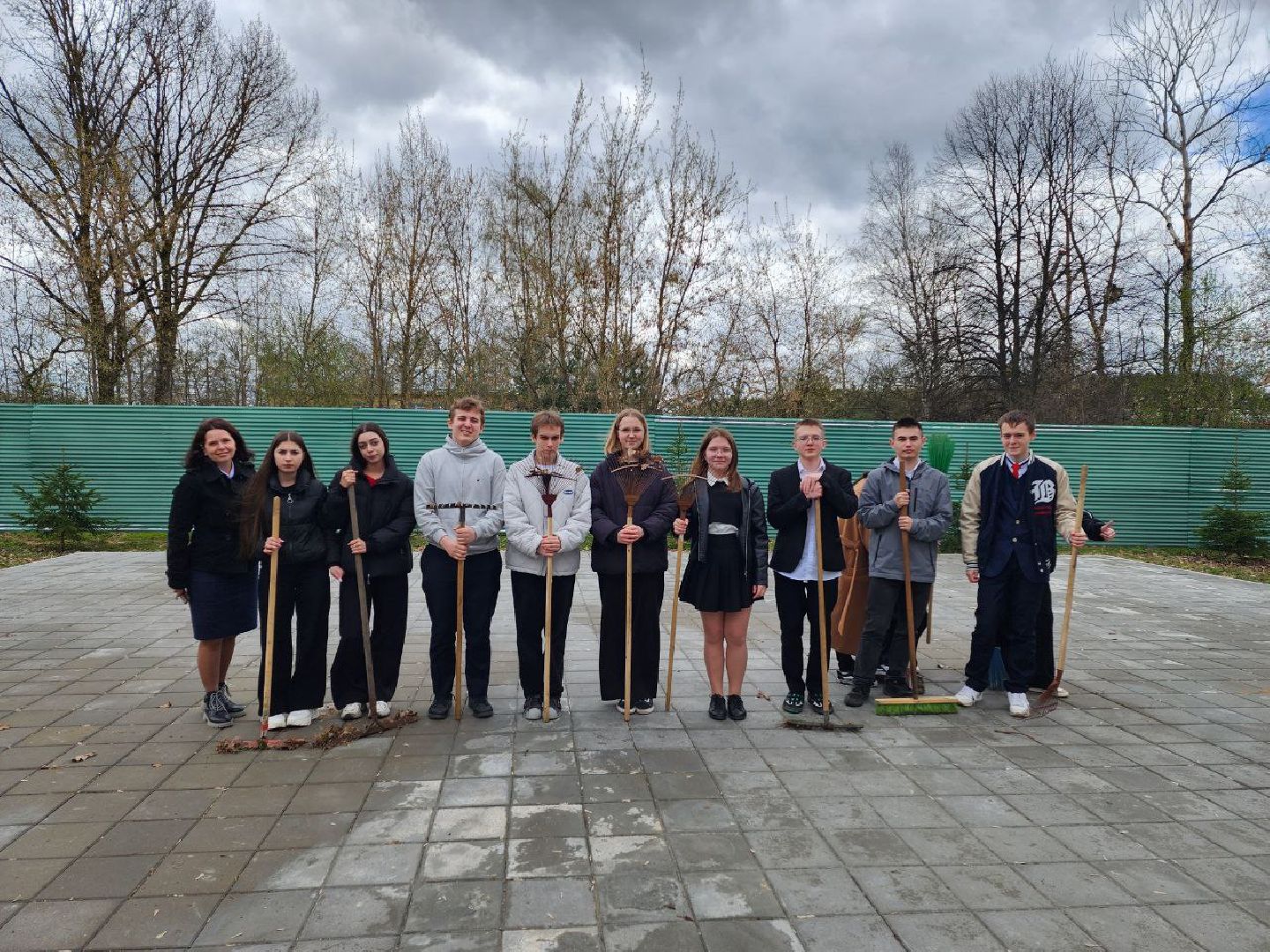 чехов, день добрых дел, школа, подготовка, уборка территории, школьники,