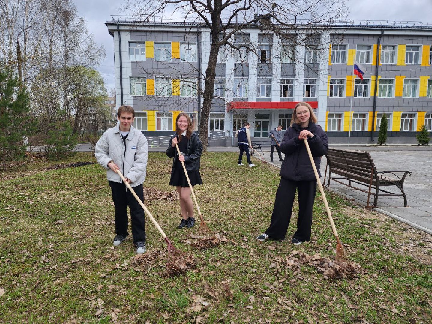 чехов, день добрых дел, школа, подготовка, уборка территории, школьники,