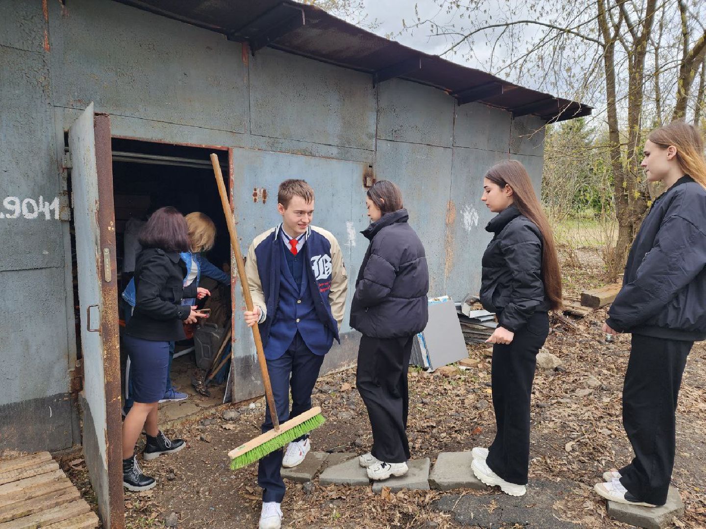 чехов, день добрых дел, школа, подготовка, уборка территории, школьники,