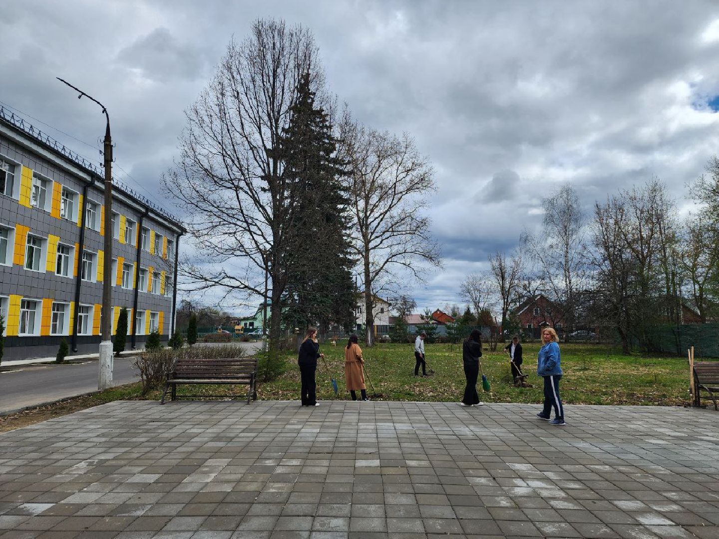 чехов, день добрых дел, школа, подготовка, уборка территории, школьники,