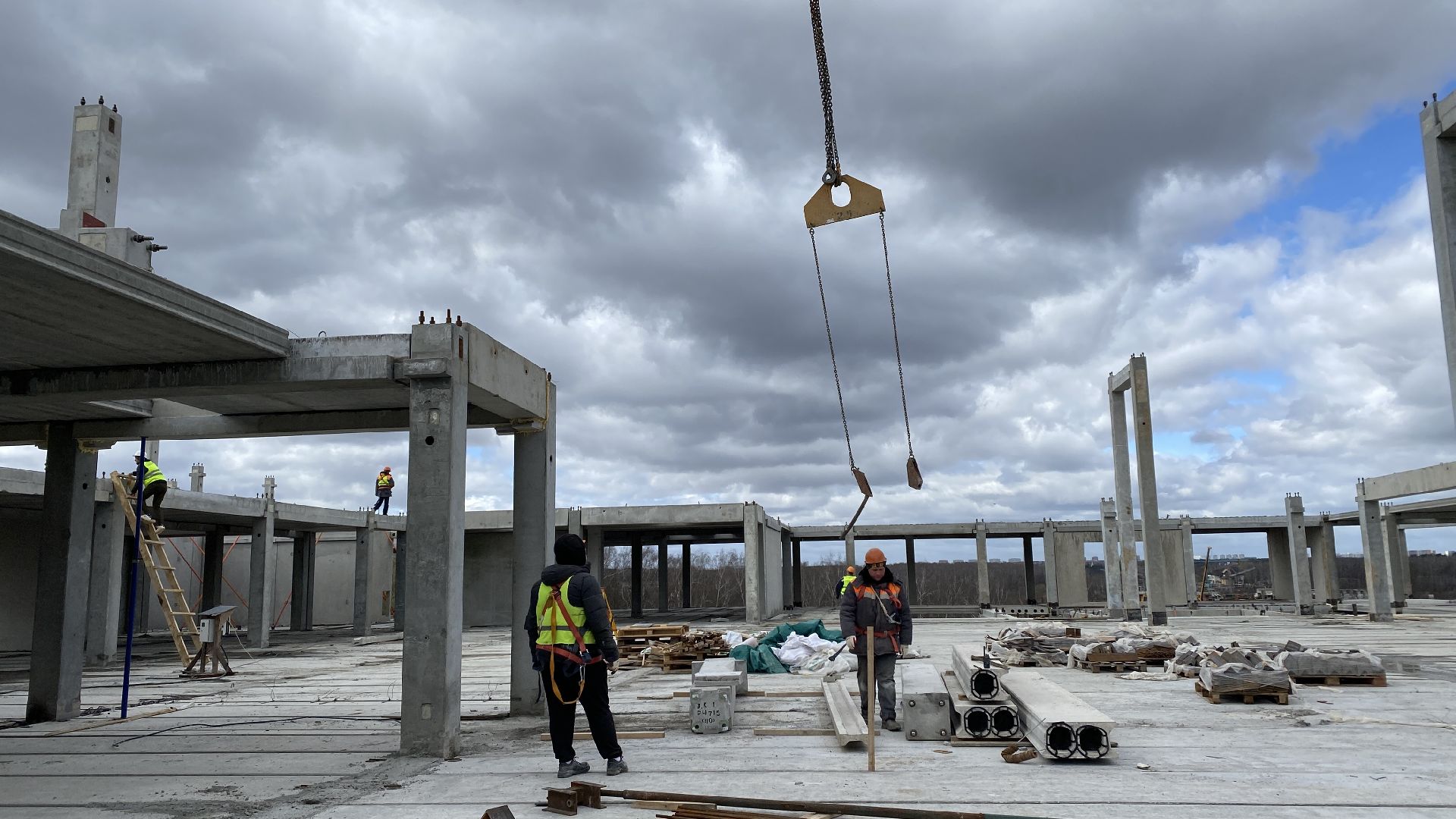 строителтство, строительство школы, школа будущего, Первый квартал, брусника,