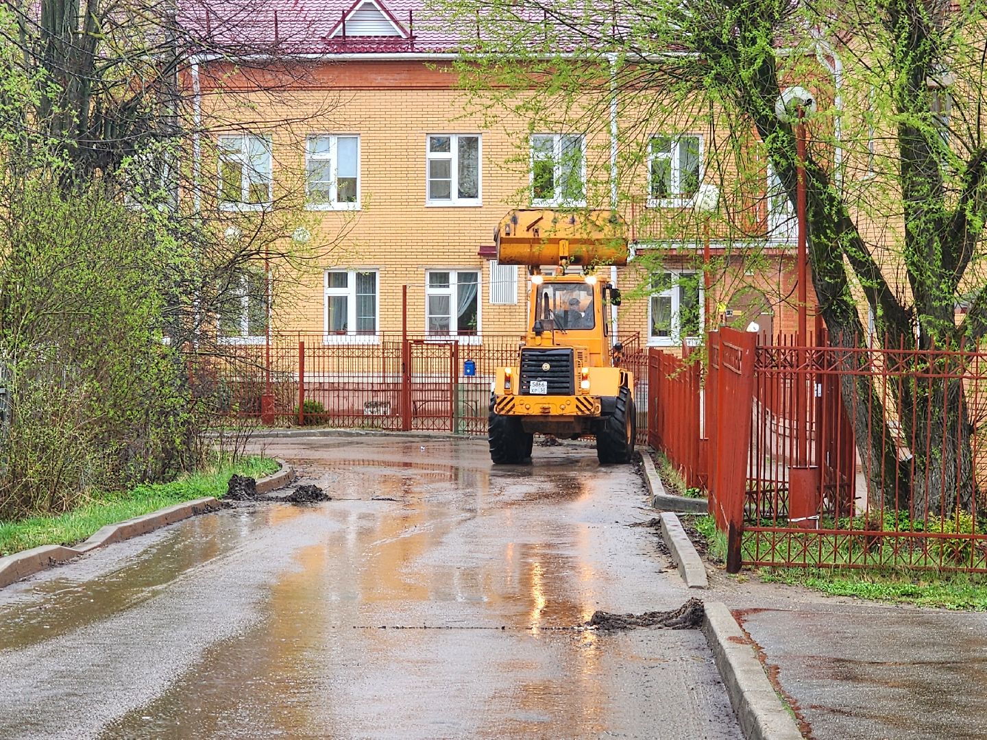 серпухов, комбинат благоустройства, месячник по благоустройству, улица бумажников, улица цеховая, детский сад умка,