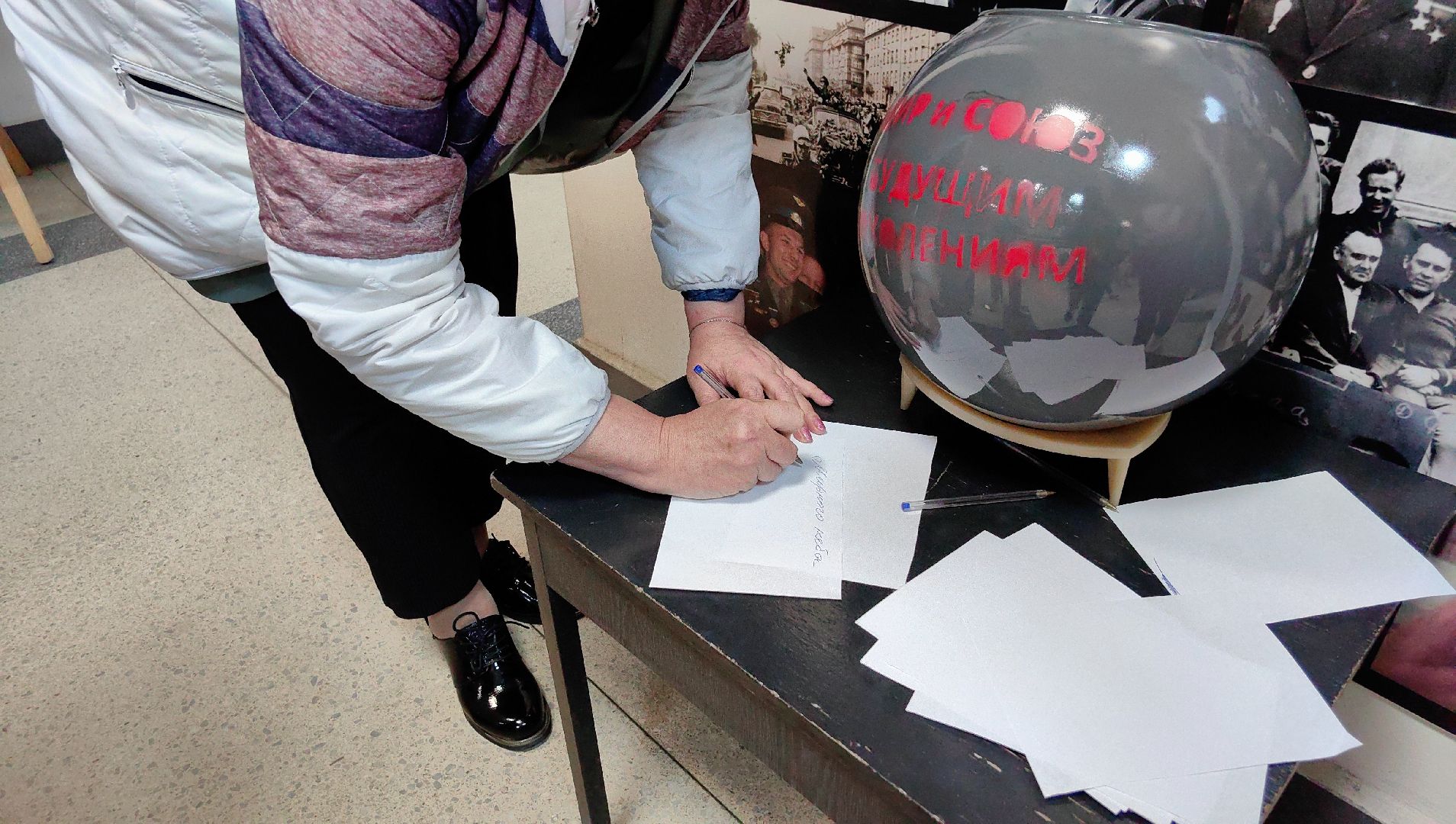 колба, капсула времени, аквариум, послание, потомки,