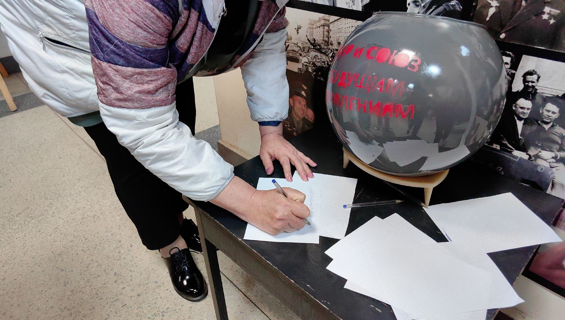 колба, капсула времени, аквариум, послание, потомки,