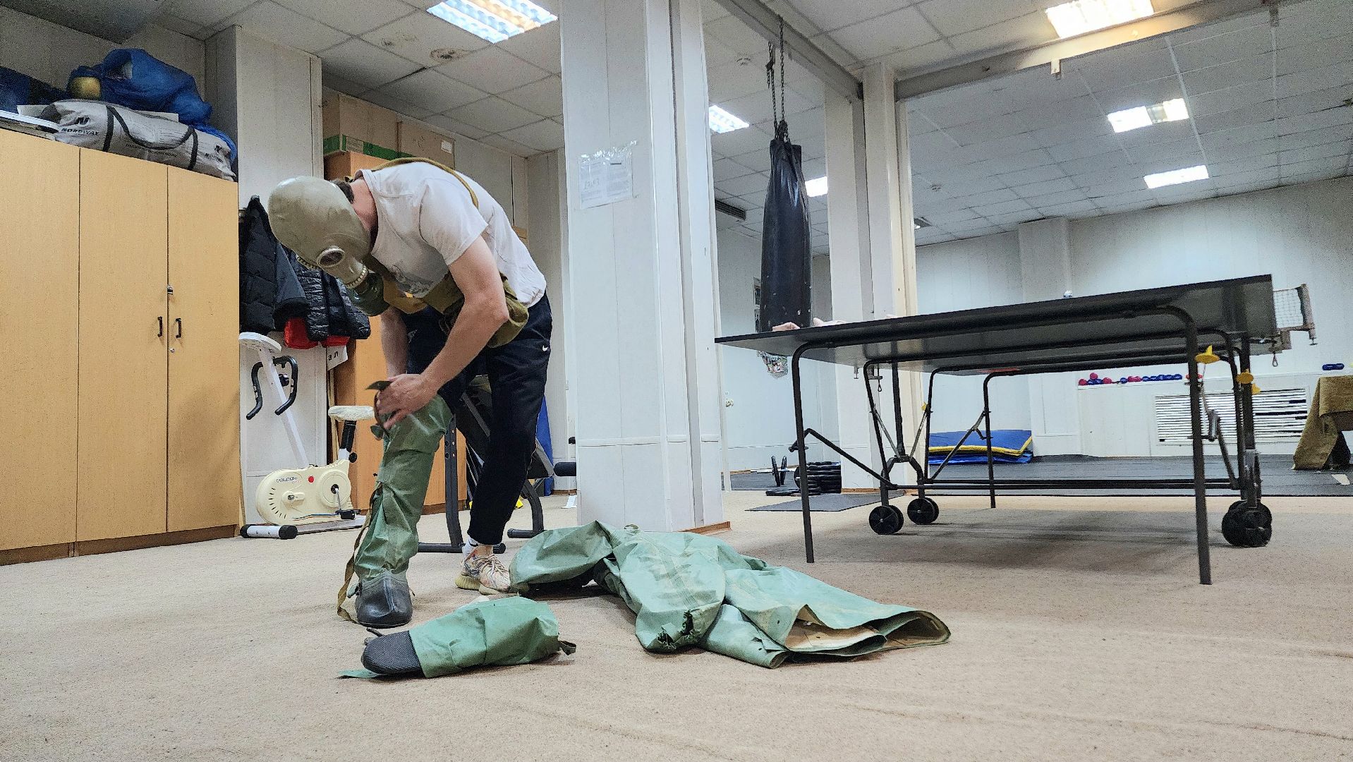 ЦВПВ, Подмосковье, Домодедово, Военная подготовка, РГГУ, Университет, Патриотизм, Патриотика, Обучение, Лекция, студенты, Молодежная политика, Автомат Калашникова, Макет автомата, Учебная граната, ОЗК, Защитный костюм,