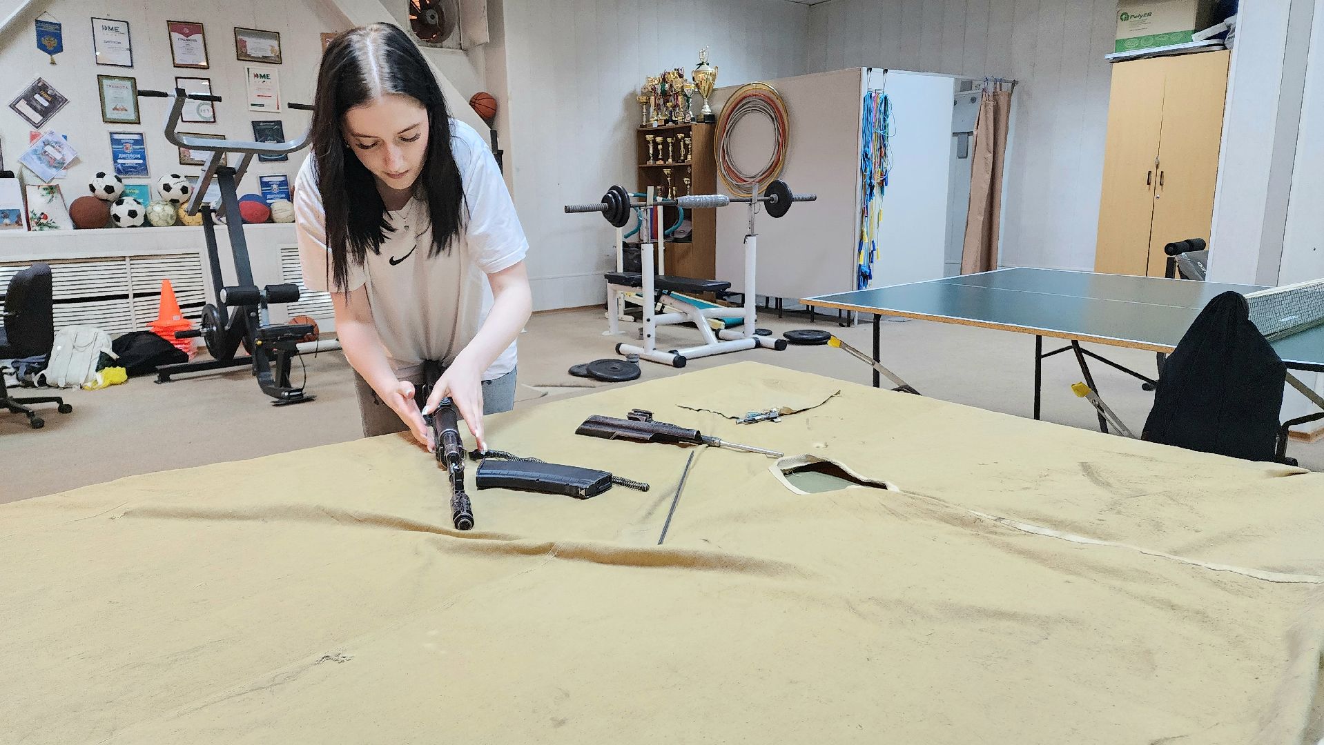 ЦВПВ, Подмосковье, Домодедово, Военная подготовка, РГГУ, Университет, Патриотизм, Патриотика, Обучение, Лекция, студенты, Молодежная политика, Автомат Калашникова, Макет автомата, Учебная граната, ОЗК, Защитный костюм,