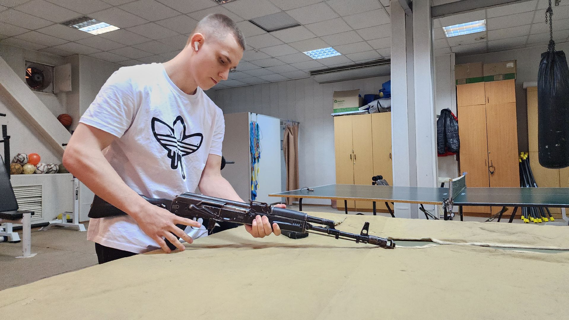 ЦВПВ, Подмосковье, Домодедово, Военная подготовка, РГГУ, Университет, Патриотизм, Патриотика, Обучение, Лекция, студенты, Молодежная политика, Автомат Калашникова, Макет автомата, Учебная граната, ОЗК, Защитный костюм,