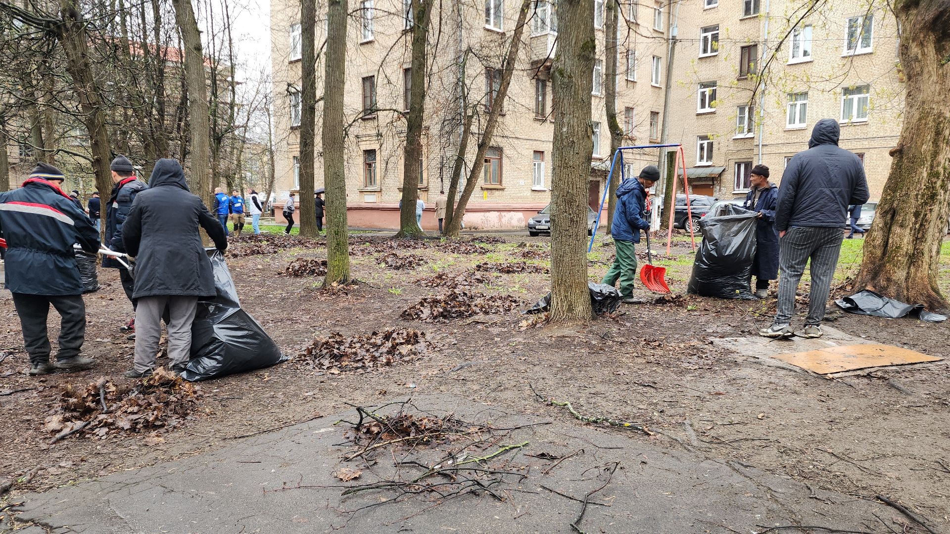 электросталь, мой город, уборка, уборка города, уборка дворов после зимы, уборка общественных территорий, жкх, жкх подмосковья,