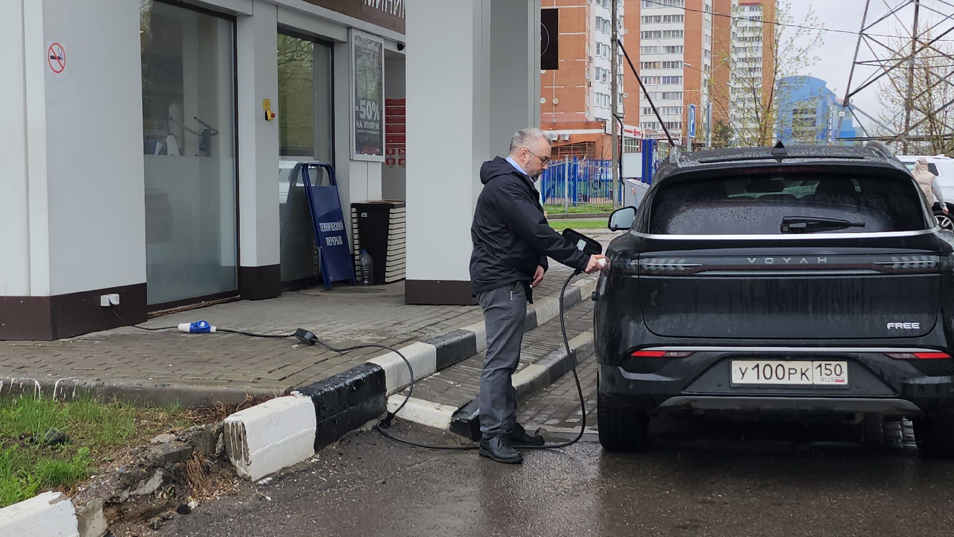 серпухов, гибридный электроавтомобиль, зарядные станции, транспорт, депутат-эколог,