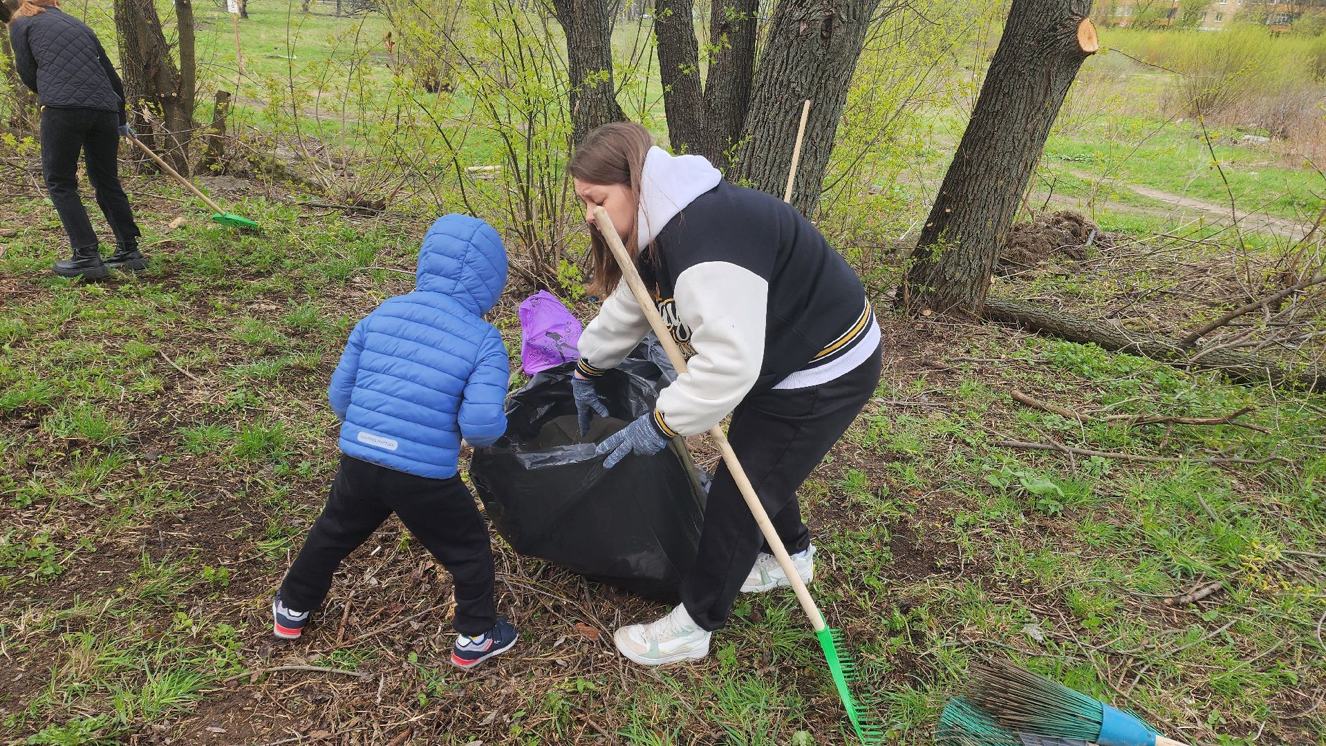 Реутов, субботник, чистый город, грабли, лопаты, листва, мусор,
