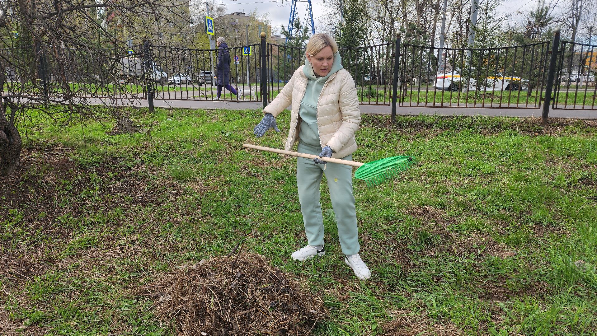 Реутов, субботник, чистый город, грабли, лопаты, листва, мусор,