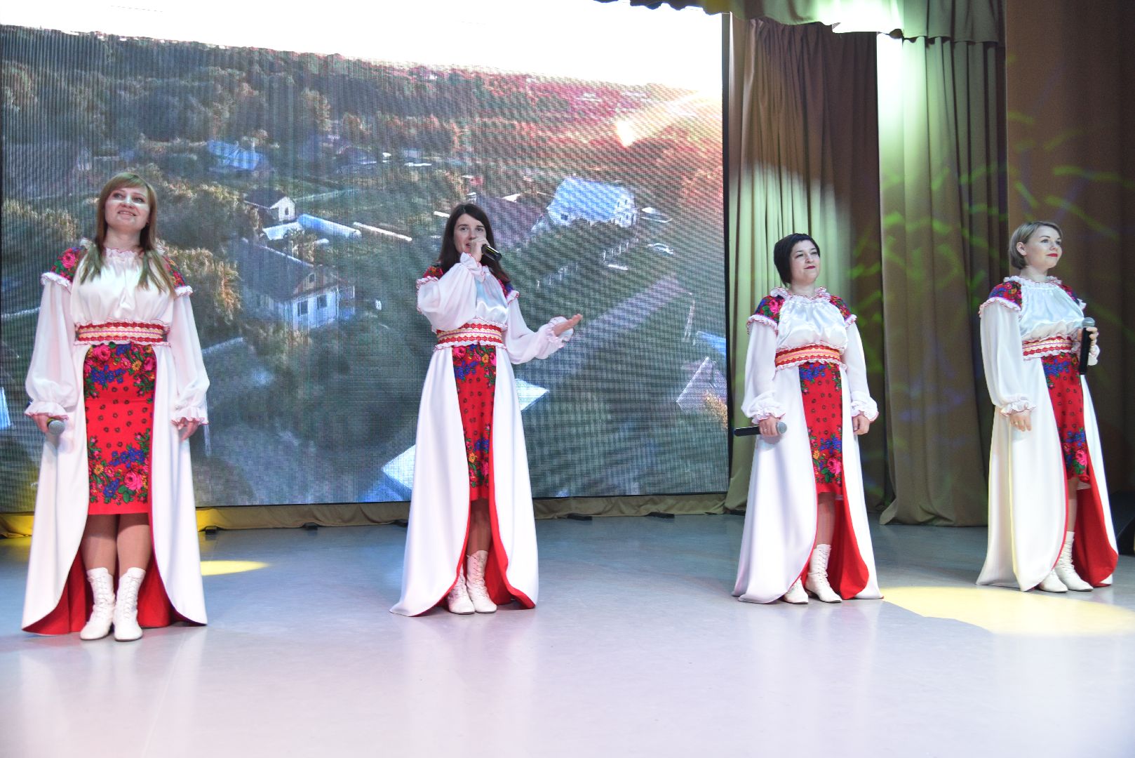 лотошино, лотошинский цдк, день труда подмосковья, концерт,