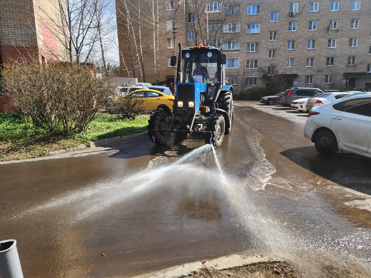 красноармейск, г.о. пушкинский, субботник, поливальная машина,