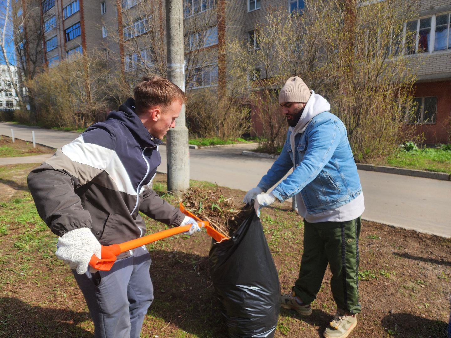 красноармейск, г.о. пушкинский, субботник, поливальная машина,