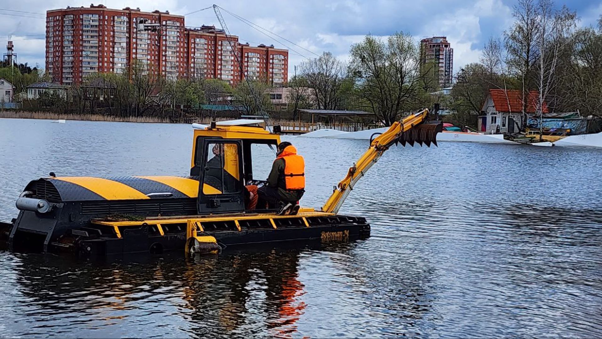 люберцы, кореневский карьер, плавающий экскаватор,