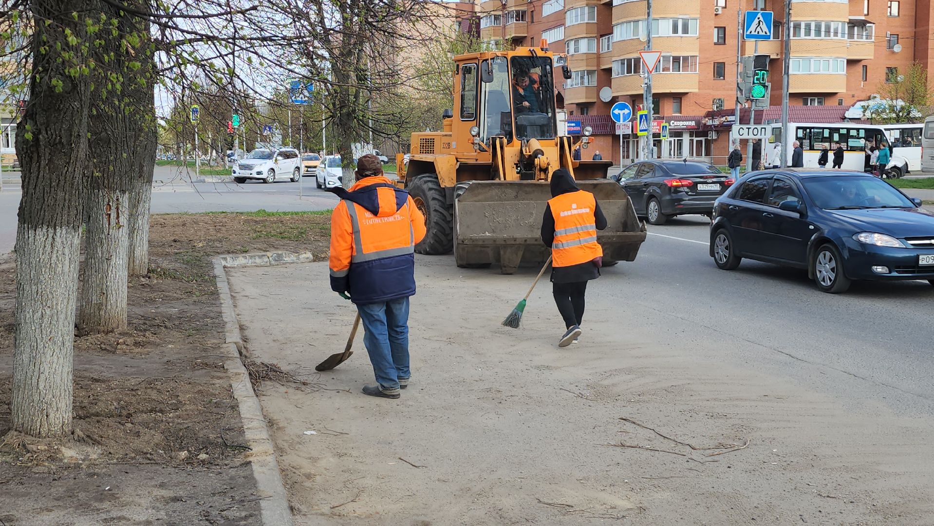 серпухов, улица джона рида, комбинат благоустройства, субботник, месячник благоустройства,