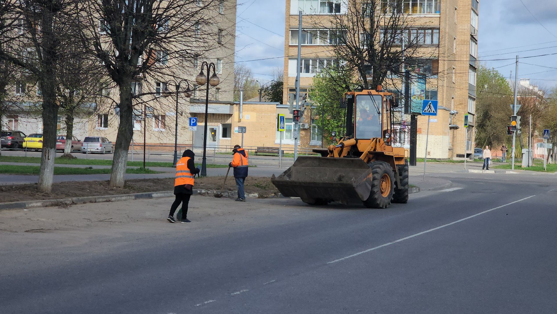 серпухов, улица джона рида, комбинат благоустройства, субботник, месячник благоустройства,