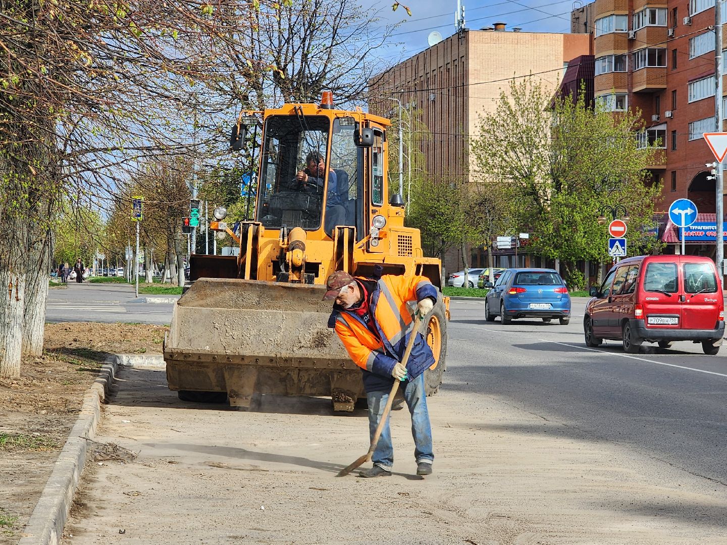 серпухов, улица джона рида, комбинат благоустройства, субботник, месячник благоустройства,