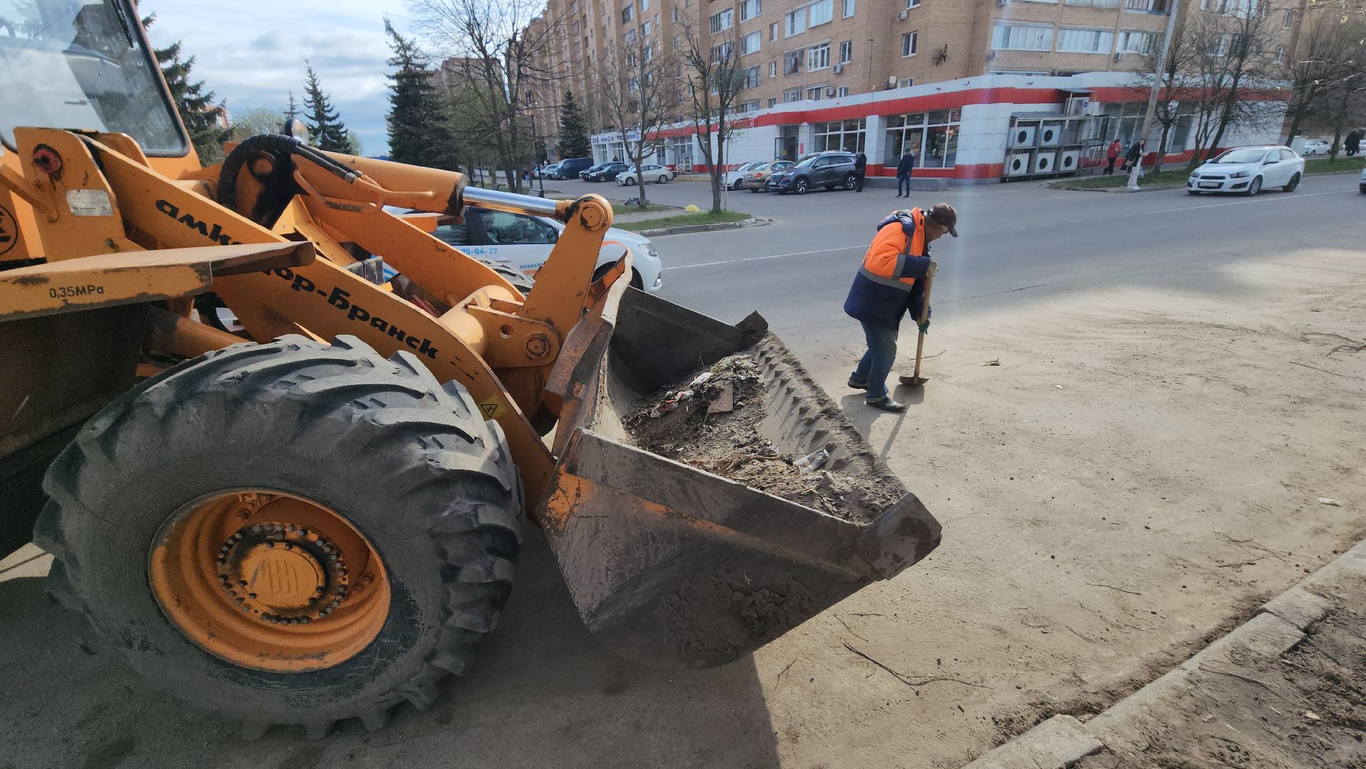 серпухов, улица джона рида, комбинат благоустройства, субботник, месячник благоустройства,