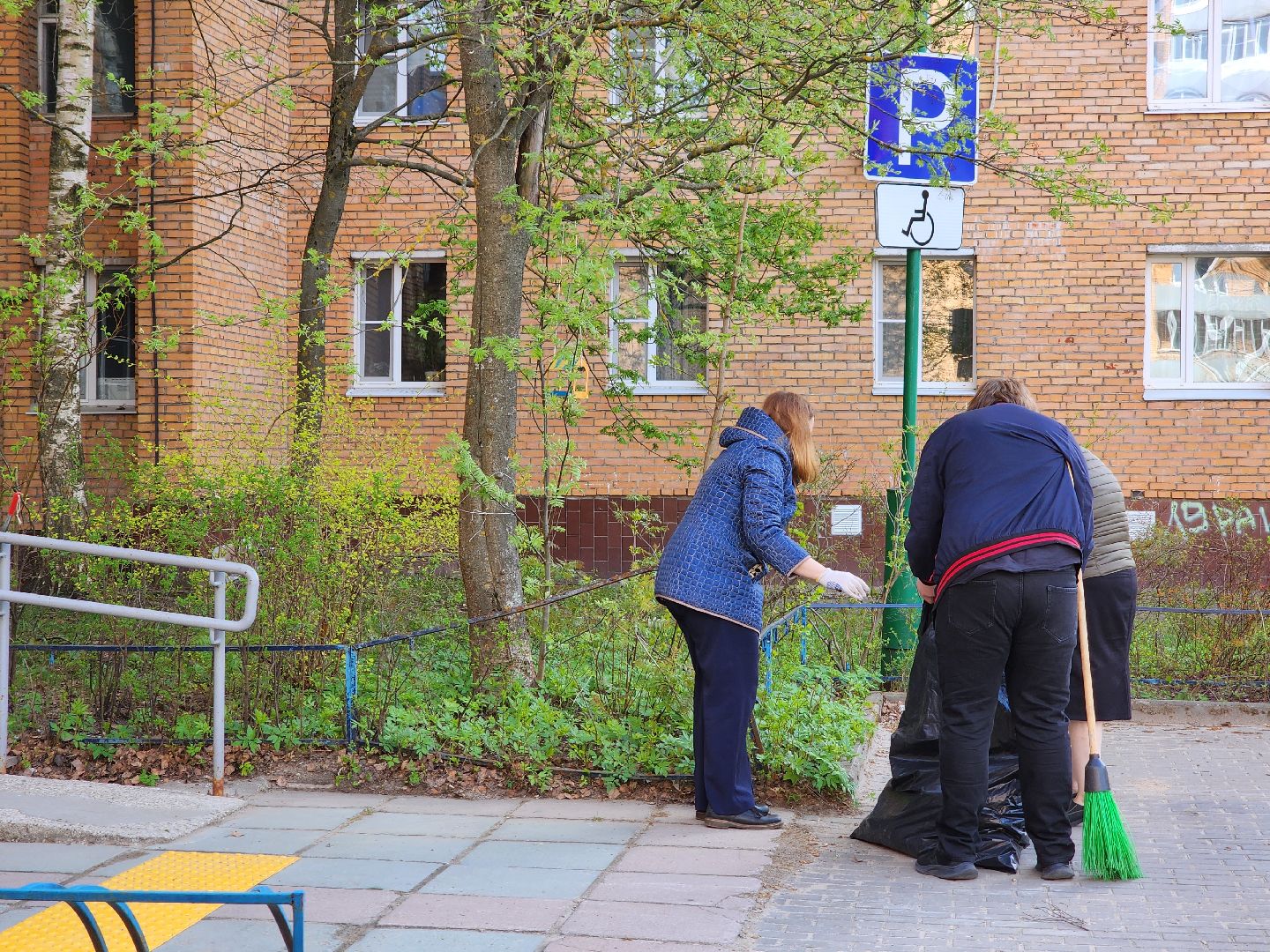 Дубна, библиотека семейного чтения, Субботник, Благоустройство, Уборка,